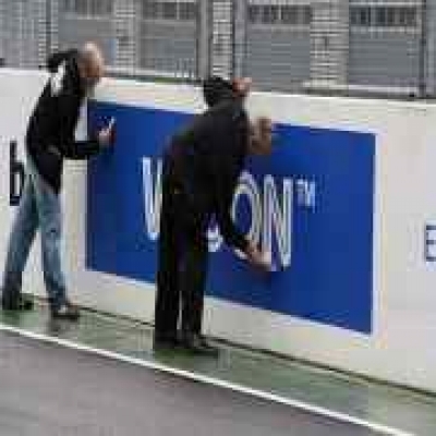 producto_100.110.110_viniloadhesivoblancobrillante10750mts_Adhesivo_libre_de_burbujas2