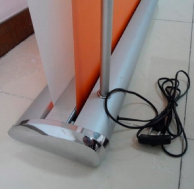 producto_GIR.PIE.087_portapendonelectricograficagiratoriaautosoportante_rollup-electrico-giratorio-300x293